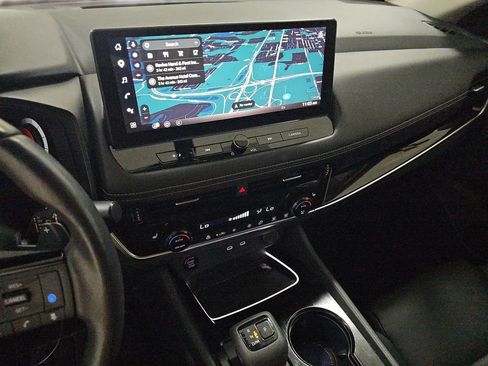 Used 2024 Nissan Rogue SL FWD image 6