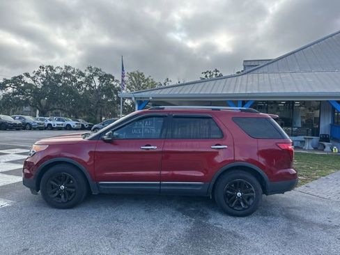 Used 2013 Ford Explorer XLT image 2