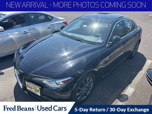 Used 2019 Alfa Romeo Giulia AWD w/ Cold Weather Package image 3