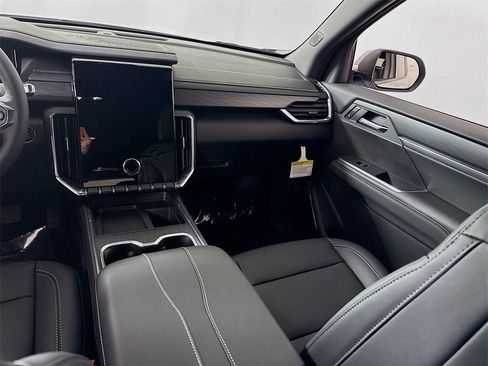 New 2026 GMC Acadia Elevation w/ Elevation Premium Package image 18