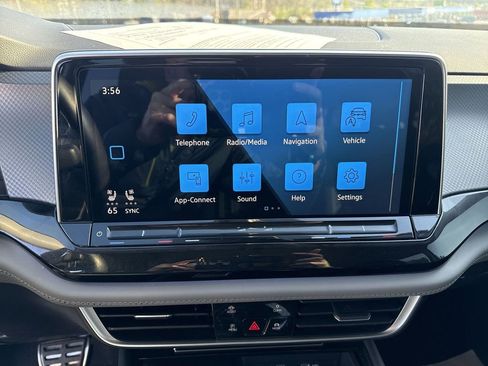 Used 2025 Volkswagen Atlas Peak Edition SE image 16