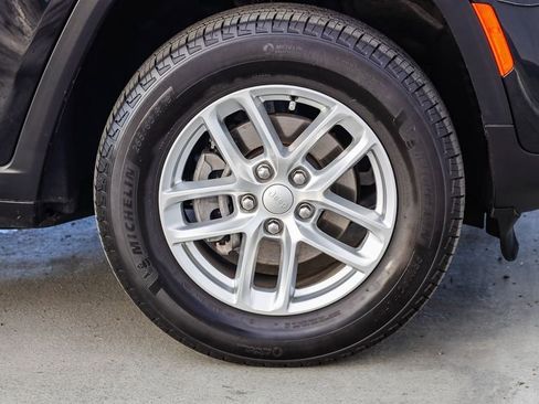 Used 2025 Jeep Grand Cherokee Laredo X image 11