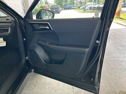 New 2025 Mitsubishi Outlander SE image 24