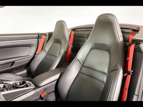 Certified 2025 Porsche 911 Carrera RWD image 5