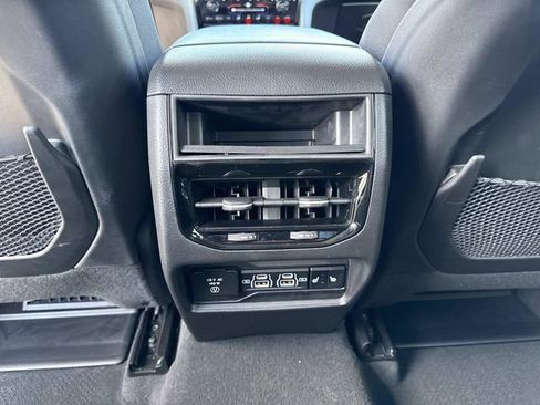 Used 2023 Jeep Grand Cherokee Limited w/ Luxury Tech Group II AWD/4WD image 32
