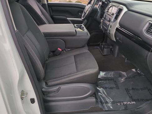 Used 2017 Nissan Titan SV image 30
