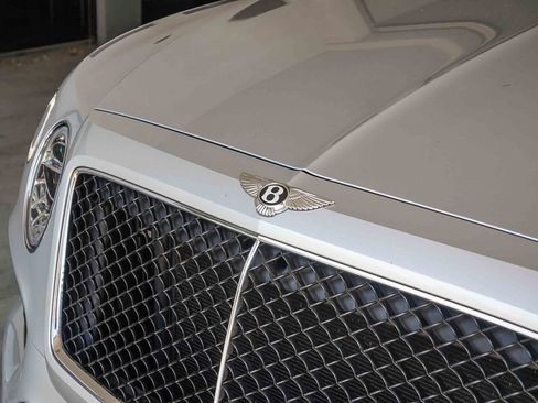 Used 2019 Bentley Bentayga AWD/4WD image 9