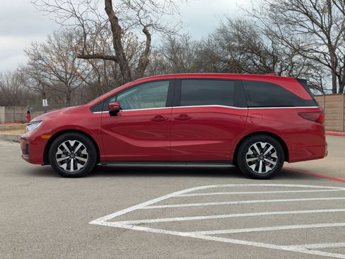 Certified 2025 Honda Odyssey EX-L image 7