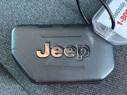 Used 2025 Jeep Wrangler Unlimited Rubicon AWD/4WD image 39