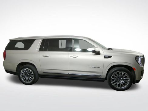 Used 2023 GMC Yukon XL Denali Ultimate AWD/4WD image 2