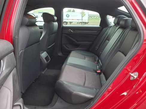 Used 2018 Honda Accord Sport image 10