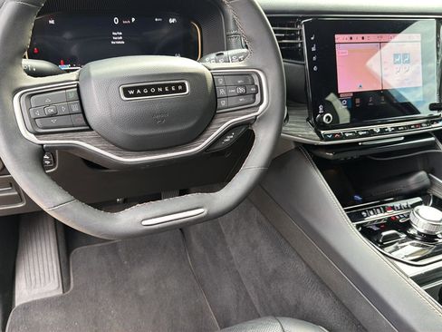 Used 2022 Jeep Wagoneer Series II AWD/4WD image 16