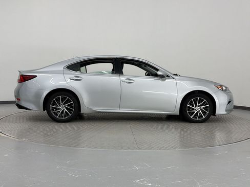 Used 2017 Lexus ES 350 w/ Luxury Package FWD image 8