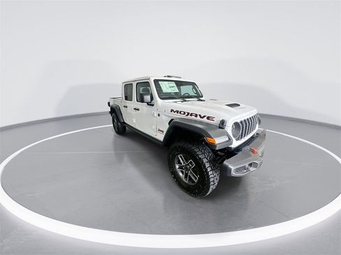 Used 2025 Jeep Gladiator Mojave image 2