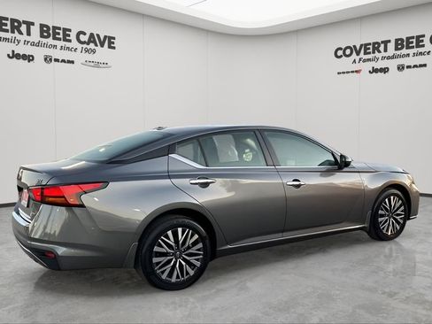 Used 2023 Nissan Altima 2.5 SV image 10