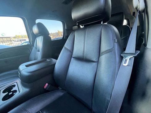 Used 2012 Chevrolet Suburban LT image 15