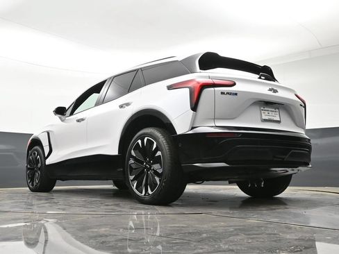 Used 2025 Chevrolet Blazer EV RS w/ Super Cruise Package AWD/4WD image 26