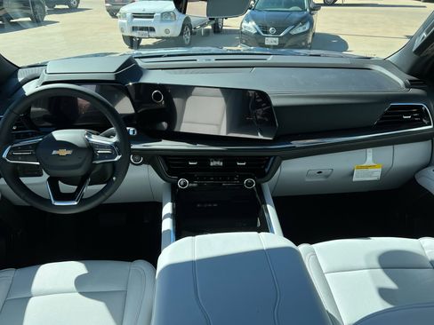 New 2026 Chevrolet Suburban Premier image 10