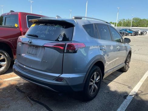 Used 2018 Toyota RAV4 XLE FWD image 5