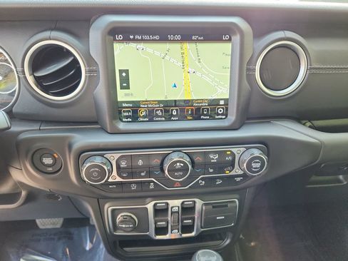 Used 2021 Jeep Wrangler Unlimited Sahara AWD/4WD image 16