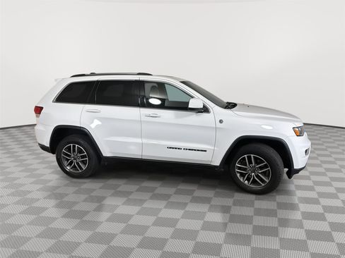 Used 2020 Jeep Grand Cherokee Laredo w/ Quick Order Package 2BN North AWD/4WD image 8
