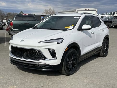 Used 2024 Buick Encore GX Sport Touring image 3