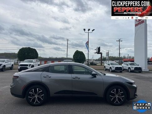 Used 2023 Toyota Crown Limited image 7