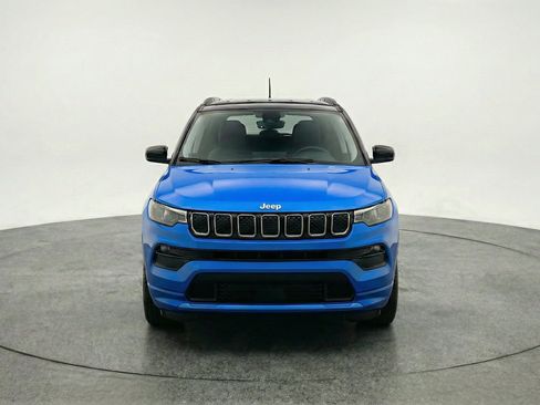 Used 2025 Jeep Compass Limited AWD/4WD image 2