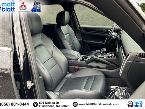 Used 2022 Porsche Cayenne Platinum Edition image 8