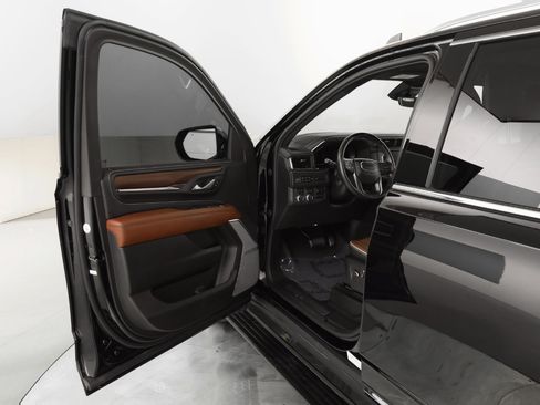 Used 2023 GMC Yukon Denali Ultimate image 12