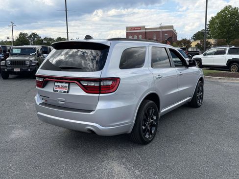 Used 2024 Dodge Durango SXT w/ SXT Blacktop Group AWD/4WD image 2