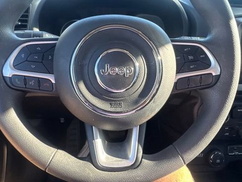 Used 2023 Jeep Renegade Latitude AWD/4WD image 19
