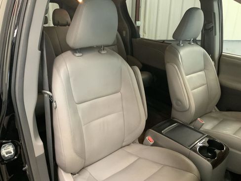 Used 2015 Toyota Sienna XLE image 5