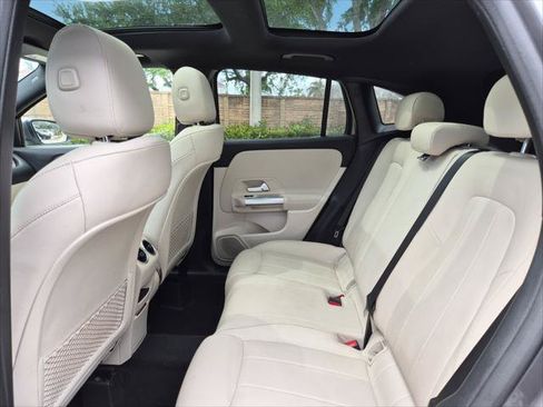Used 2022 Mercedes-Benz GLA 250 4MATIC w/ Premium Package Lite image 15