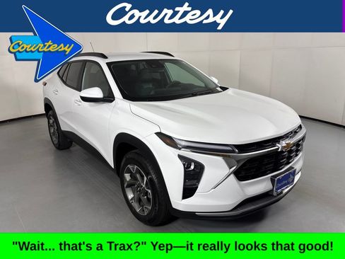 Used 2024 Chevrolet Trax LT FWD image 1