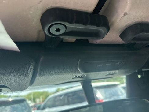 Used 2022 Jeep Gladiator Willys AWD/4WD image 30