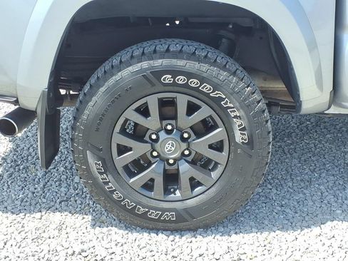 Used 2021 Toyota Tacoma SR5 RWD image 13