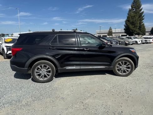 Used 2022 Ford Explorer Limited w/ Equipment Group 301A AWD/4WD image 3