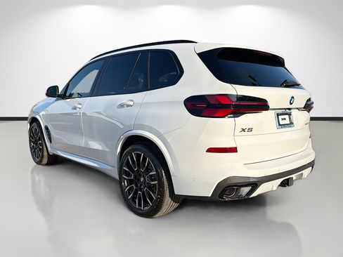 New 2026 BMW X5 xDrive50e image 5