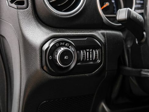 Used 2020 Jeep Wrangler Unlimited Sahara AWD/4WD image 27