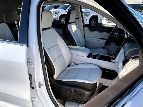 Used 2024 GMC Acadia Denali w/ Super Cruise Package image 7