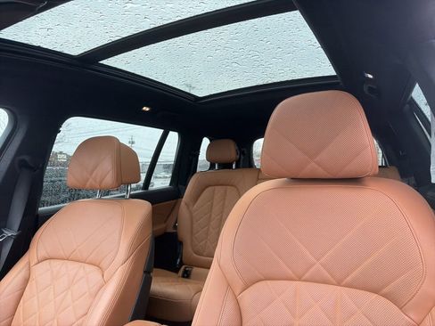 Used 2023 BMW X7 xDrive40i w/ M Sport Package image 4