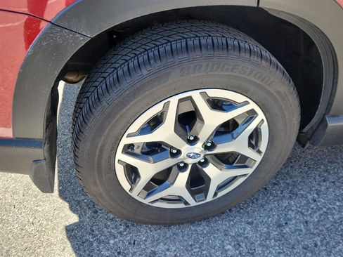 Used 2024 Subaru Forester Premium AWD/4WD image 5