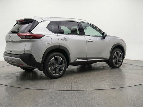Used 2025 Nissan Rogue SV AWD/4WD image 7