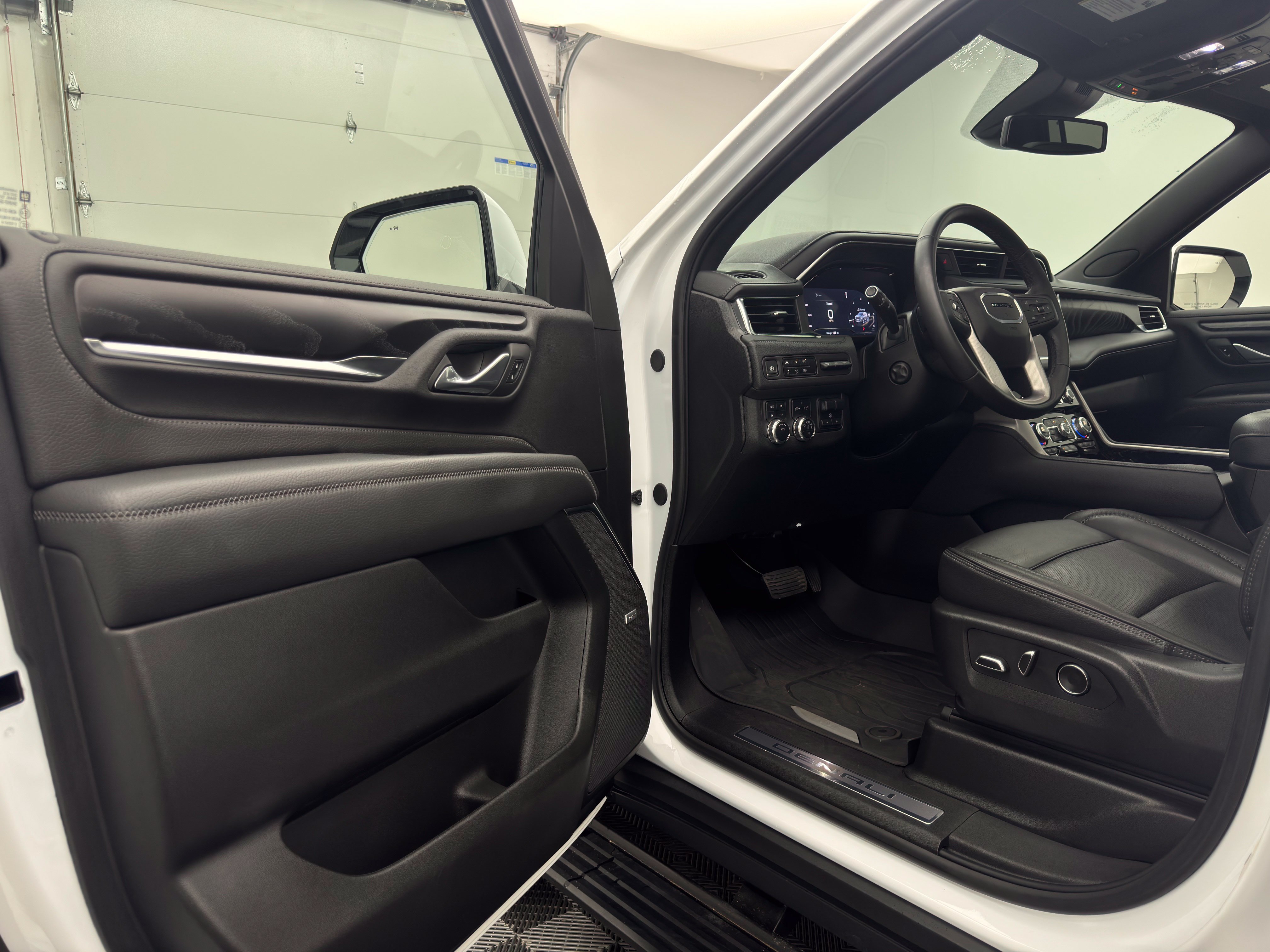 Used 2024 GMC Yukon XL Denali w/ Max Trailering Package AWD/4WD image 17