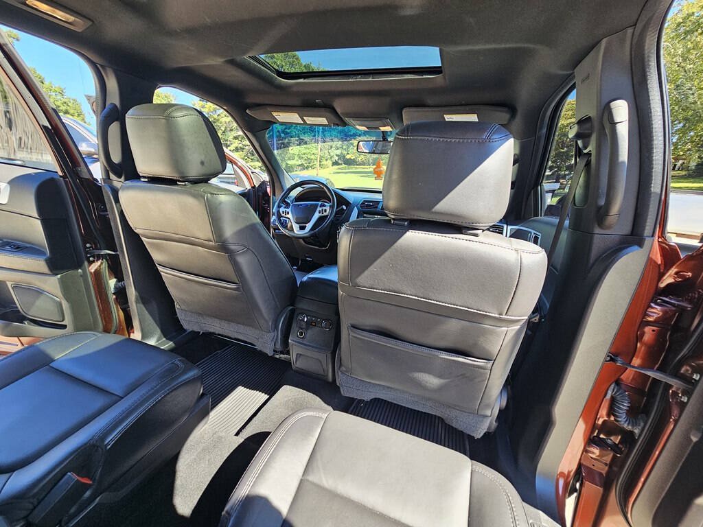 Used 2015 Ford Explorer XLT w/ Equipment Group 202A FWD image 19