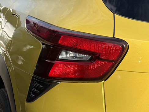 Used 2025 Chevrolet Trax ACTIV FWD image 9