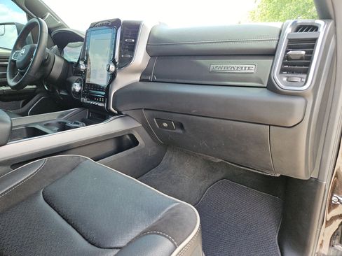 Used 2024 RAM 1500 Laramie AWD/4WD image 28