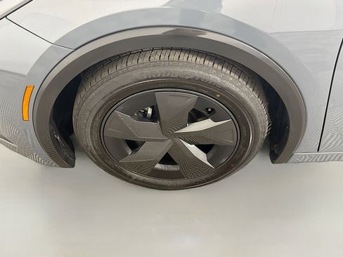 Used 2023 Toyota Prius LE image 38