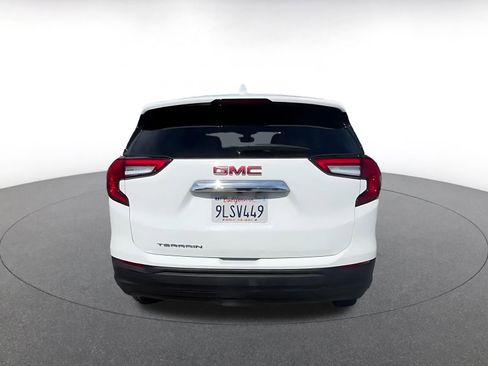 Used 2024 GMC Terrain SLE image 12